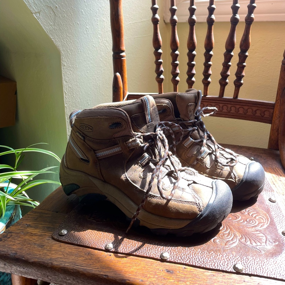 Keen Women’s Targhee II Waterproof Mid Hiking Boot